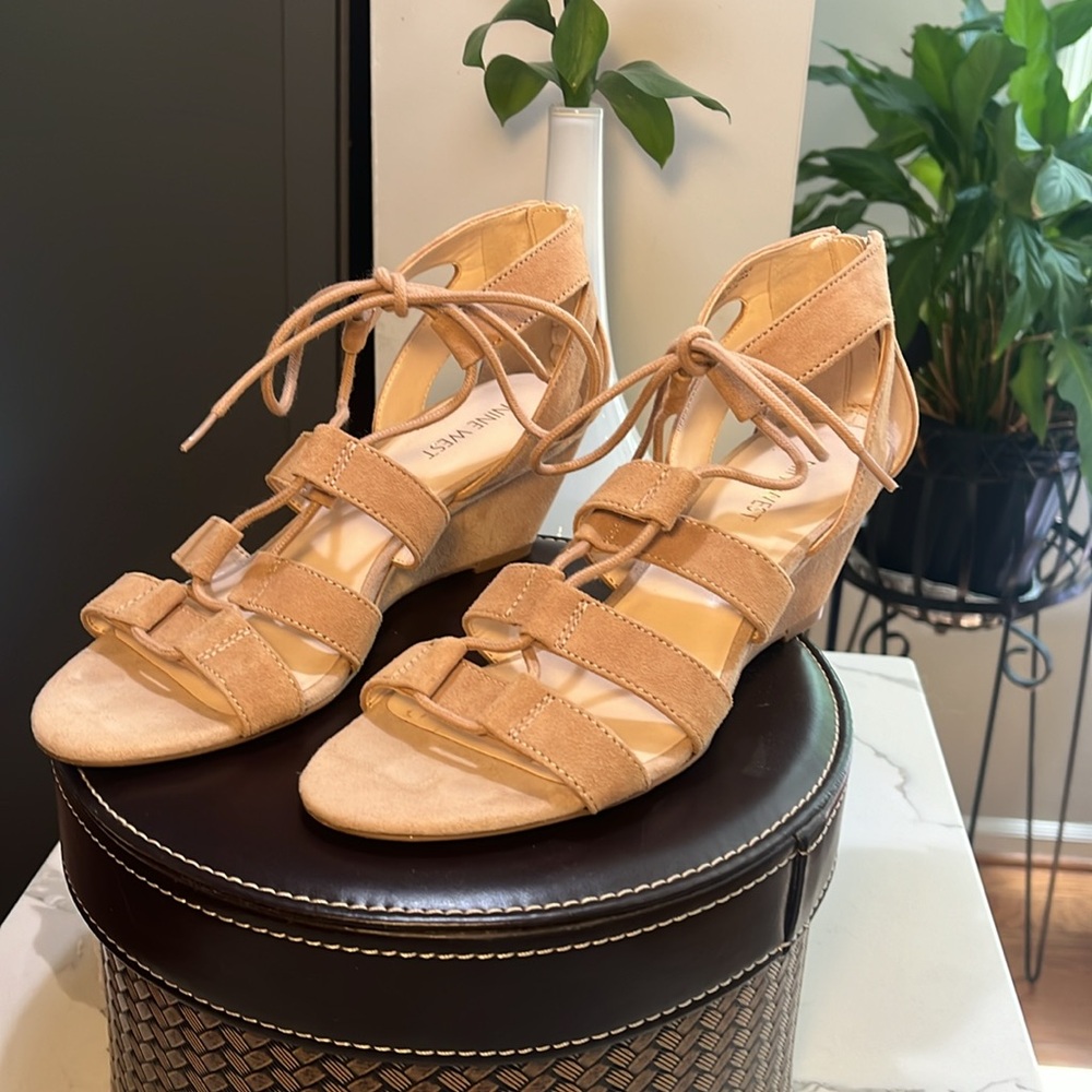 Nine West Lace Up Wedge Sandals SIZE 7 Tan Beige Like New